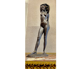 Минко В.М. Каталожная скульптура "Хранительница сна",2010г. Бронза. Высота 69 см. № 3052