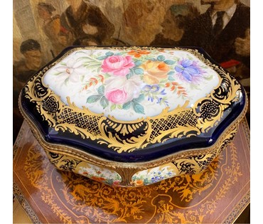 Шкатулка, Севр, Франция, 19 век. Фарфор, живопись, бронза. Размер 25х33,5х16см. (артикул № 2259) - фото №2